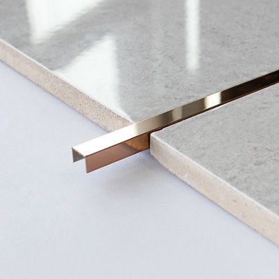 La scanalatura a &quot;u&quot; di acciaio inossidabile dello specchio sistema la striscia di bordo delle mattonelle di acciaio inossidabile di 0.18-0.4mm 3m