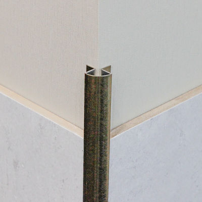 Le mattonelle decorative su misura di acciaio inossidabile di vibrazione sistemano la lunghezza di 8mm 2.7m