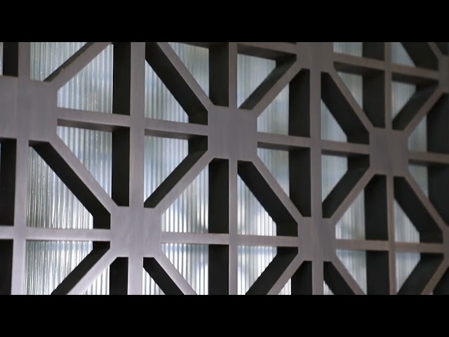 video aziendali Circa 1219X2438mm Metal Surface Stainless Steel Room Divider For Hotel Lobby Partition
